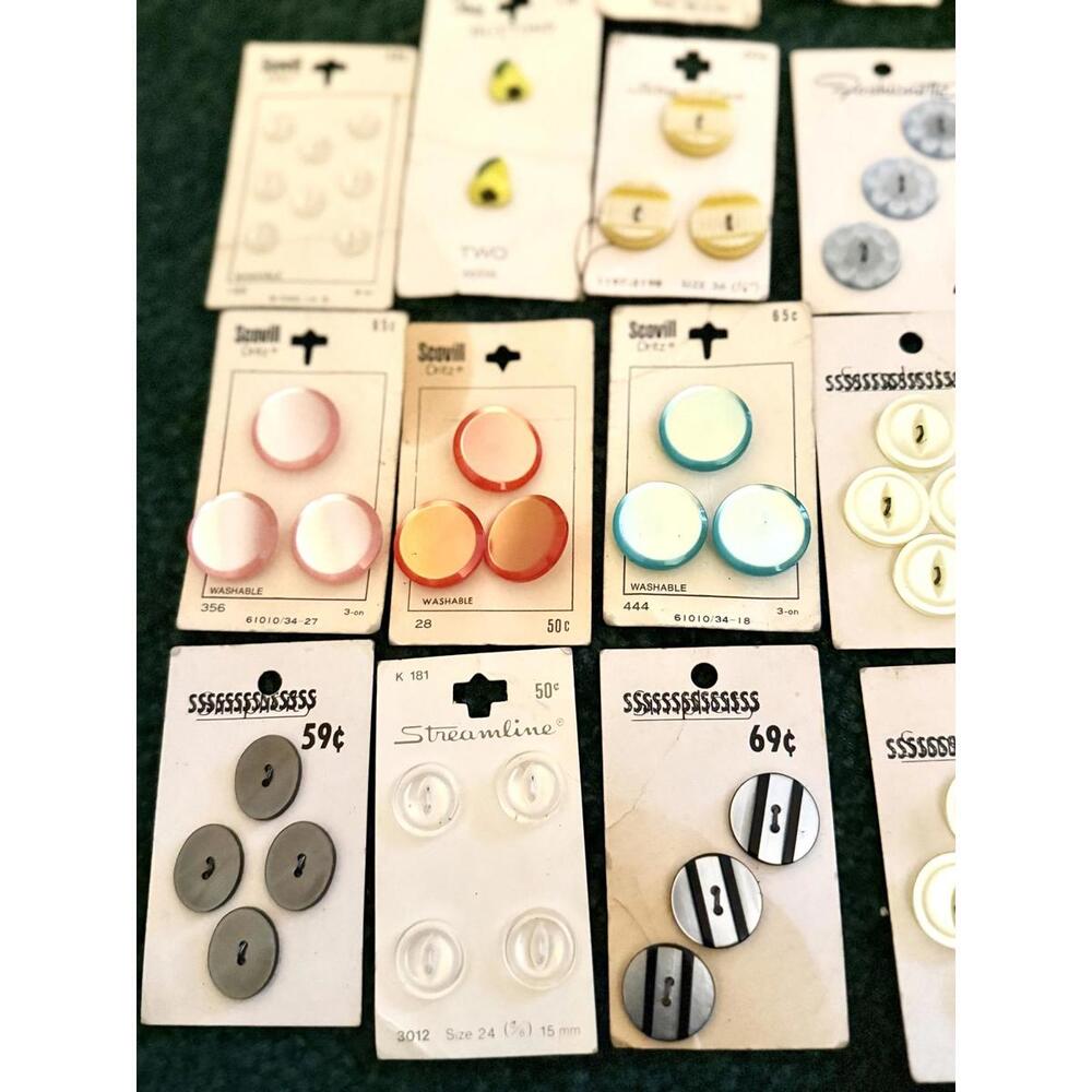 Vintage Assorted Dead Stock NEW Never Used Sewing Buttons - Lot - Picture 2 of 4